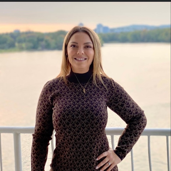 Meet your Posher, Brigitte - Picture 1 of 3